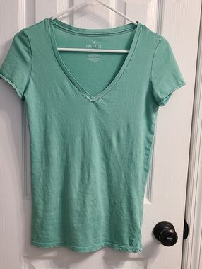 American Eagle Outfitters Mint V-Neck Short Sleeve Tee